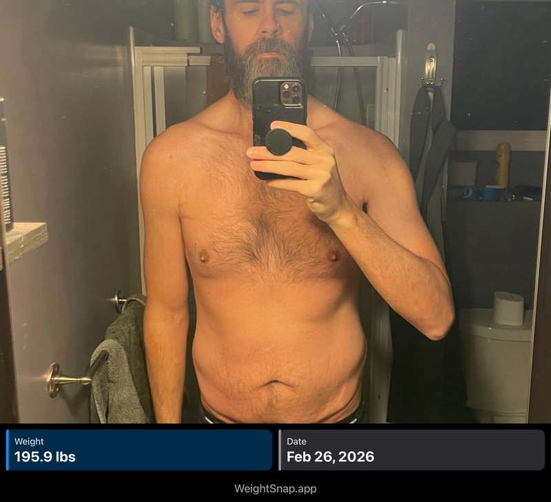 WeightSnap progress photo showing 195.9 lbs on February 26, 2026 — Day 1 of 100 Days to Abs challenge